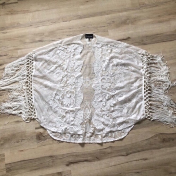Frank Lyman Design Cream Lace Cover-Up - Picture 4 of 8